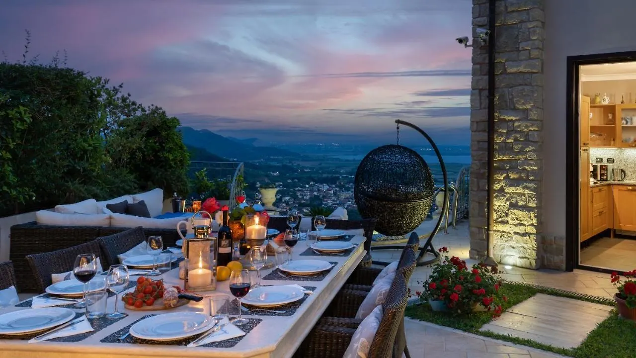 Villa Dolphin 10, Emma Villas Massarosa